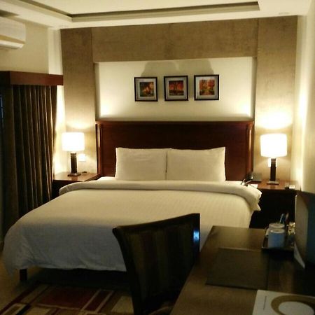 Hotel One Super, איסלמאבד מראה חיצוני תמונה