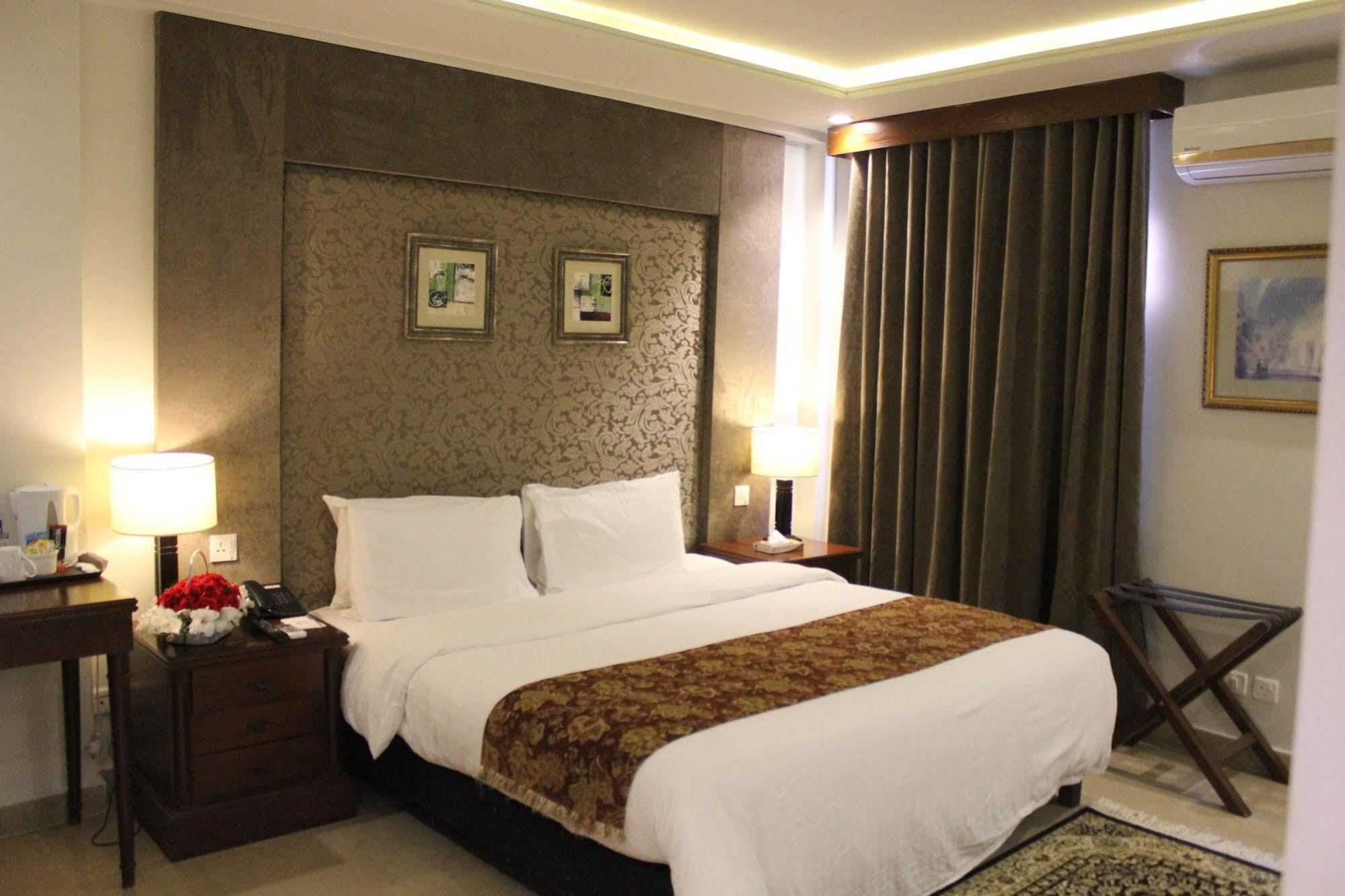 Hotel One Super, איסלמאבד מראה חיצוני תמונה