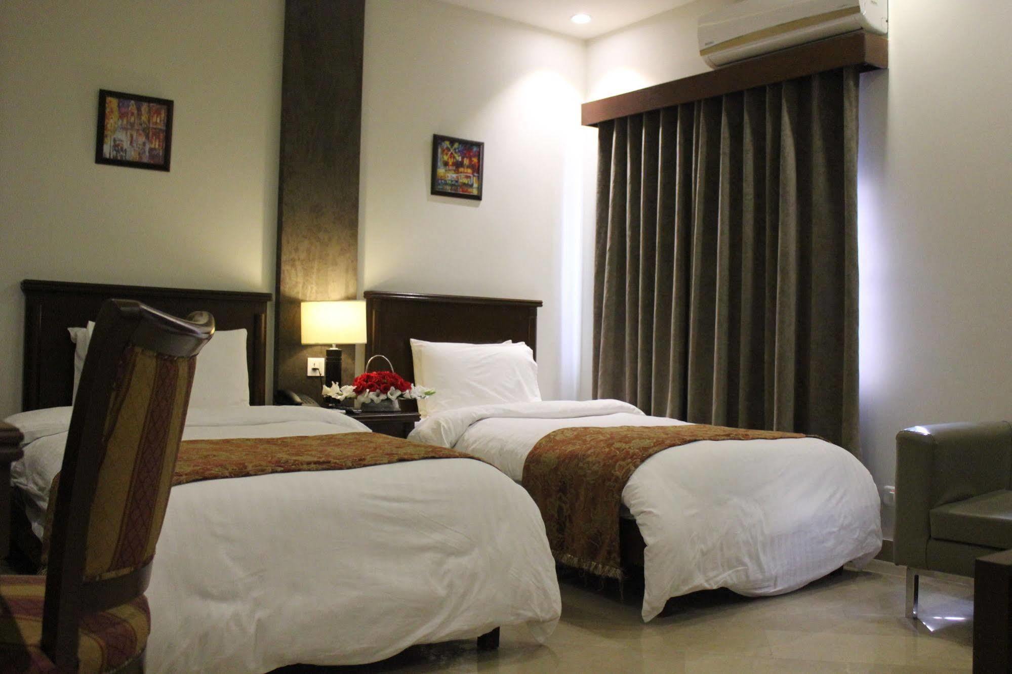 Hotel One Super, איסלמאבד מראה חיצוני תמונה
